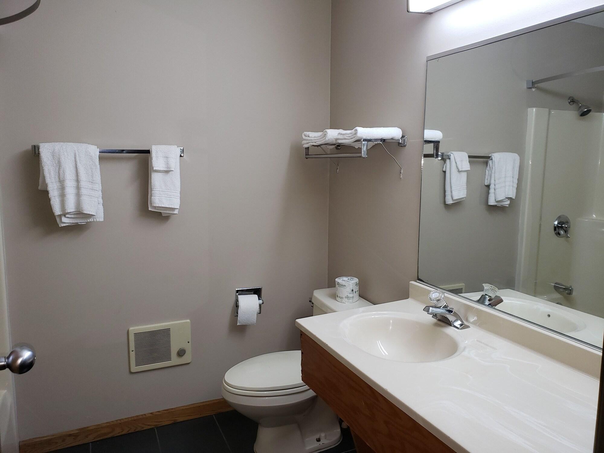 Super 8 By Wyndham Gilman Hotel Ngoại thất bức ảnh